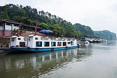 赛博朋克风跑酷砍杀游戏《幽灵行者2》全新DLC“无尽摩托赛模式”现已推出